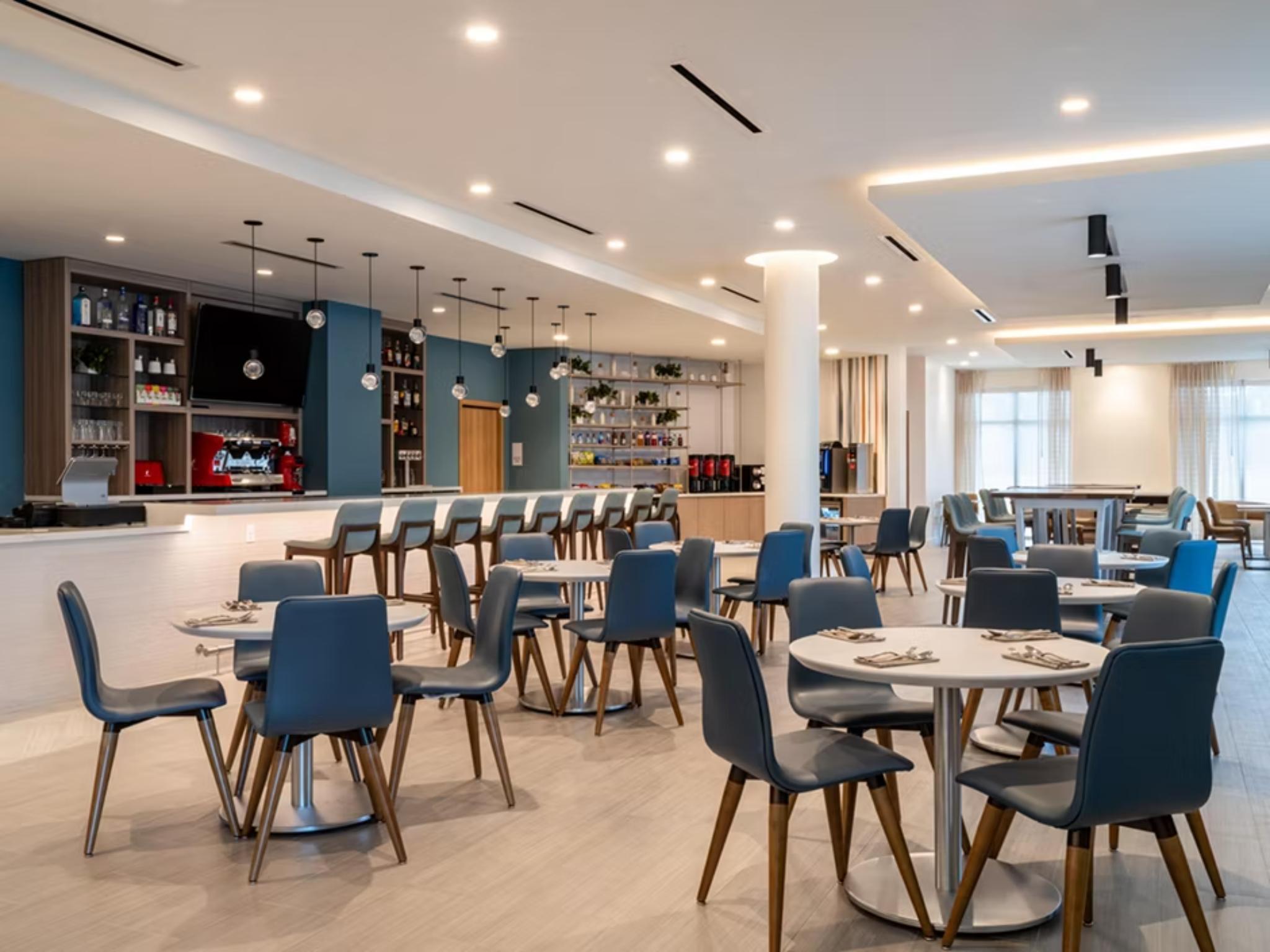 Bar/Salón Even Miami Doral Area