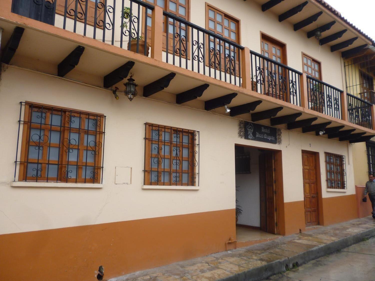 Vista Exterior Hotel Don Quijote