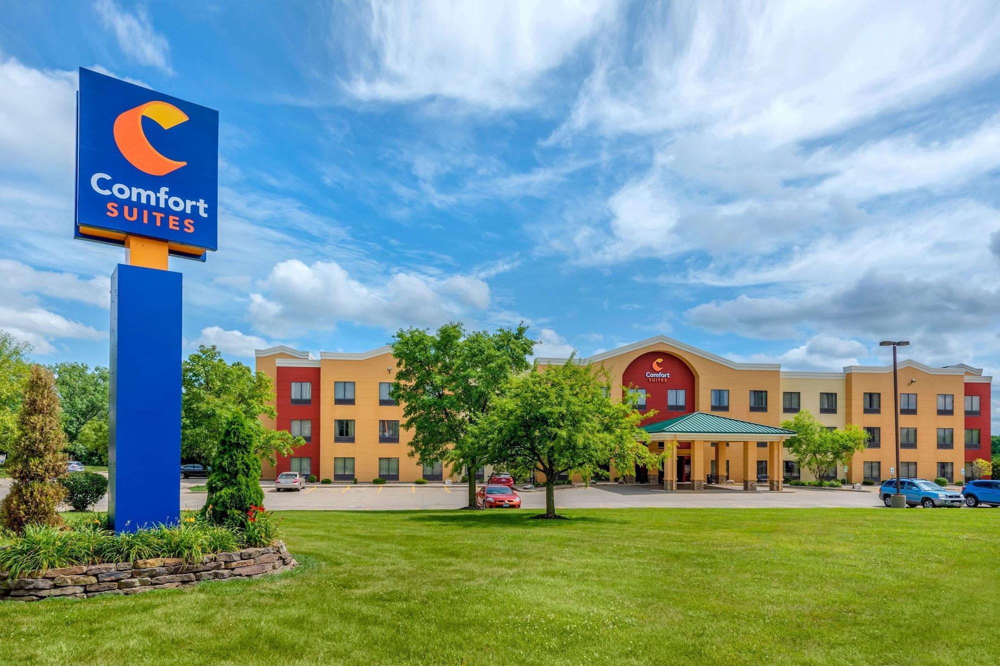 Vista Exterior Comfort Suites near Route 66