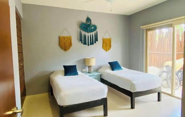Poolside paradise condo + jacuzzi + parking + STRONG WiFi - Hoteles cerca de Playa Las Palmas en Tulum
