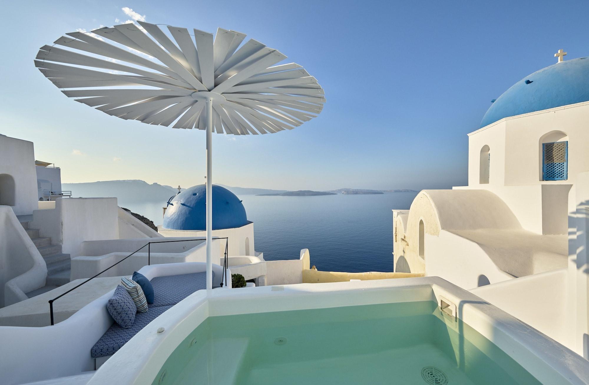 Varios Cave Suite Oia