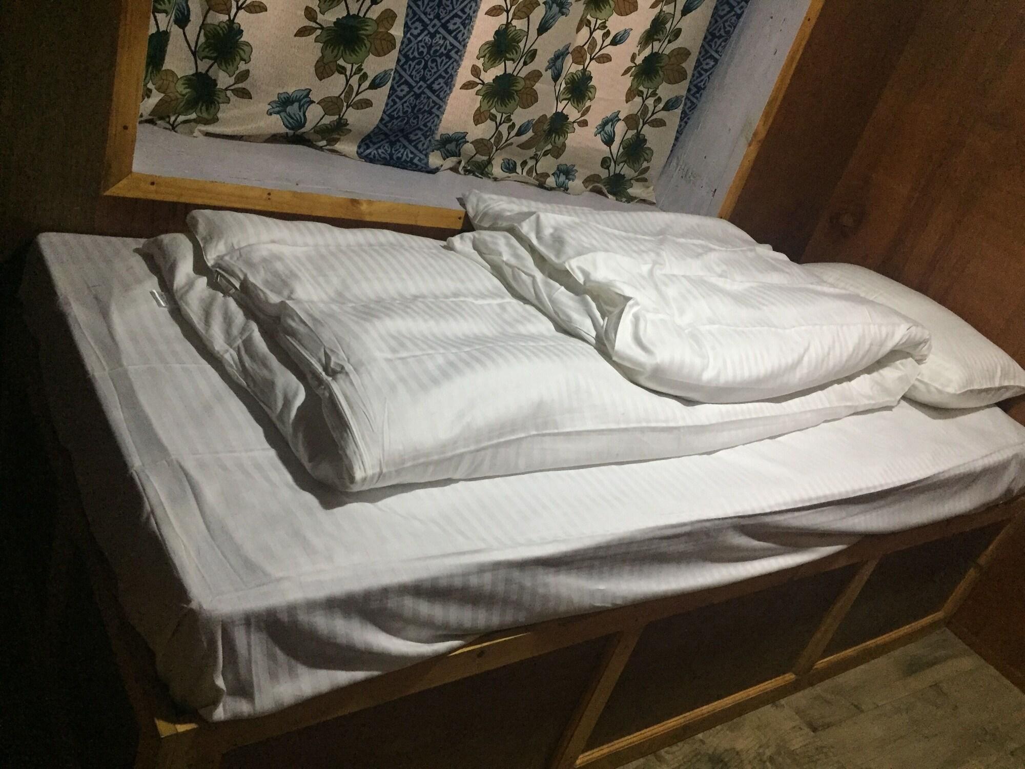 Vista Exterior Tribeni Lodge Restaurant And Bar