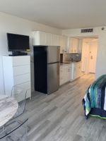 Alquiler Vacacional - Instaworthy-Prestigious Sunny Isles Beach. Direct beach access from building