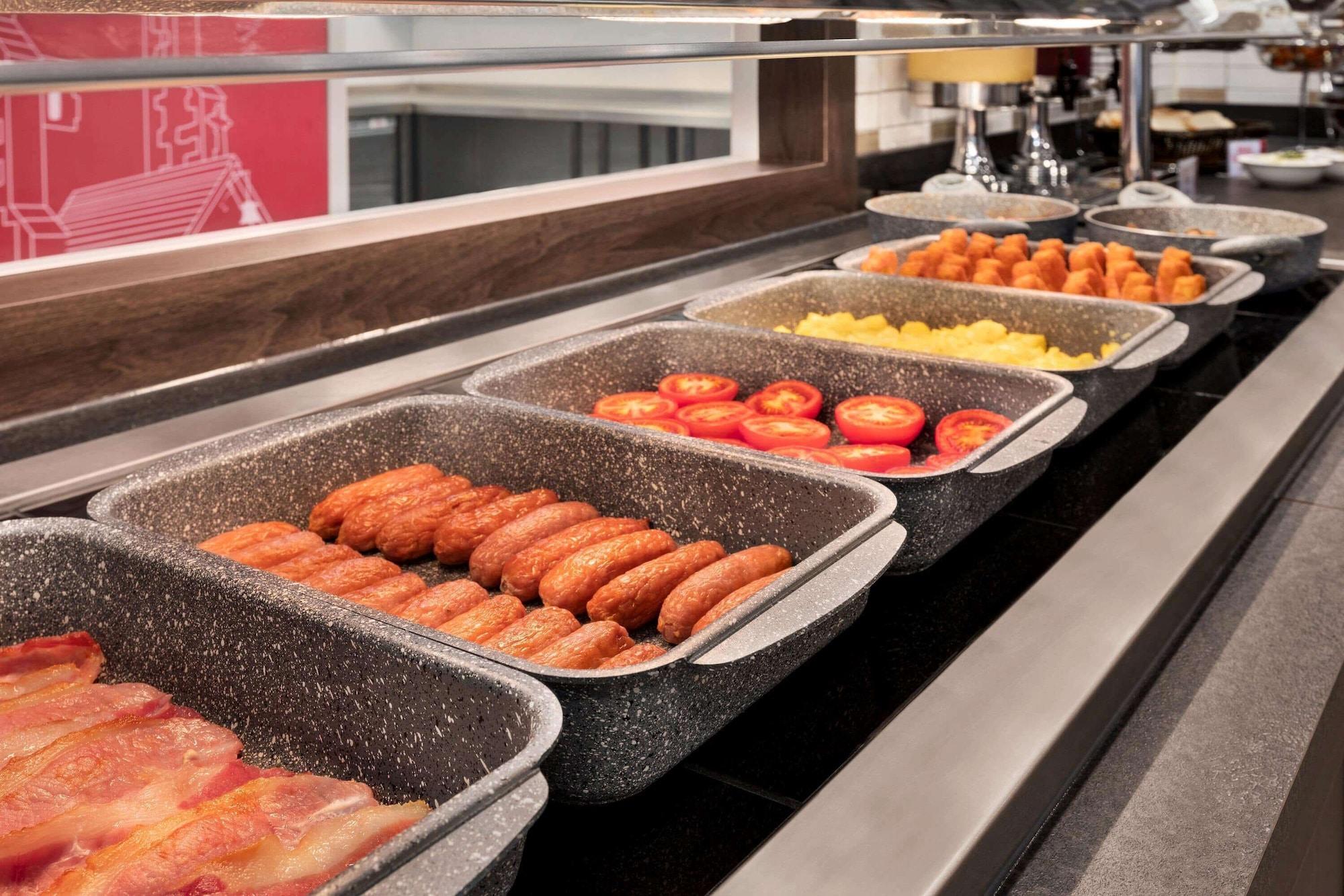 Restaurant Ramada by Wyndham Cobham