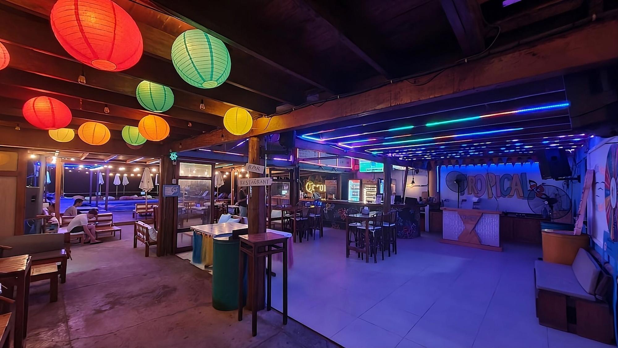 Bar/Salón The Point Mancora - Beach Party Hostel