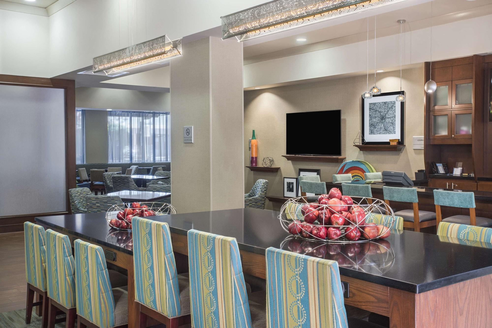 Vista Lobby Hampton Inn & Suites Little Rock-Downtown