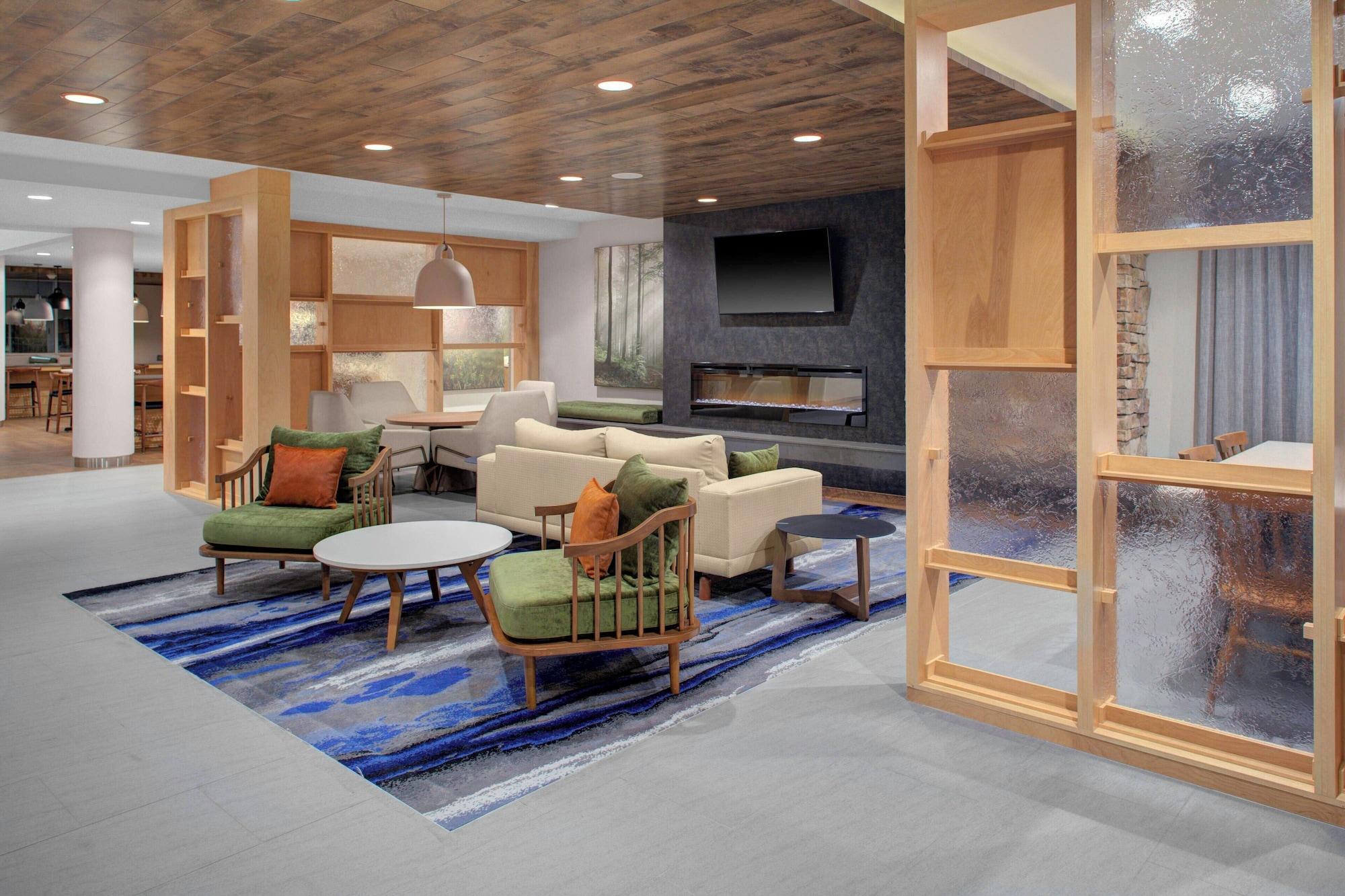 Vista Lobby Fairfield Inn & Suites by Marriott Roanoke Salem