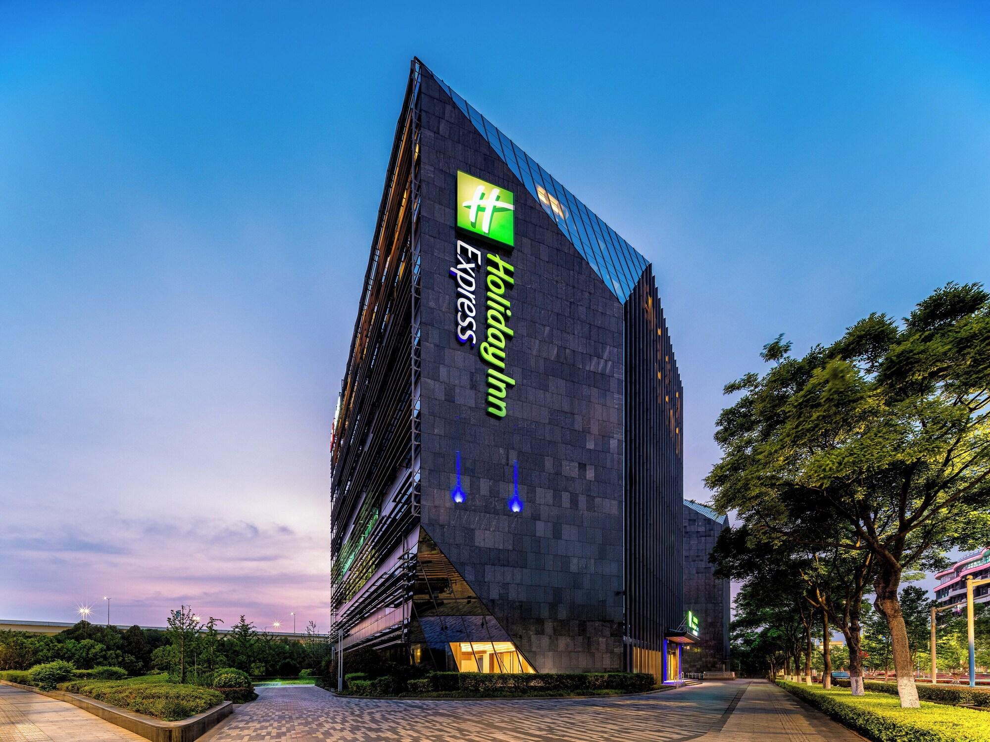 Vista Exterior Holiday Inn Express Shanghai Hongqiao CBD by IHG