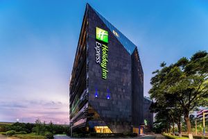 Paquete - Holiday Inn Express Shanghai Hongqiao CBD by IHG