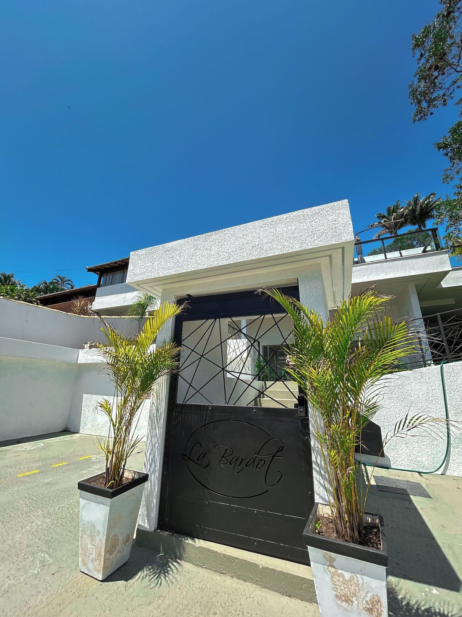 Vista Exterior Casa la Bardot Boutique