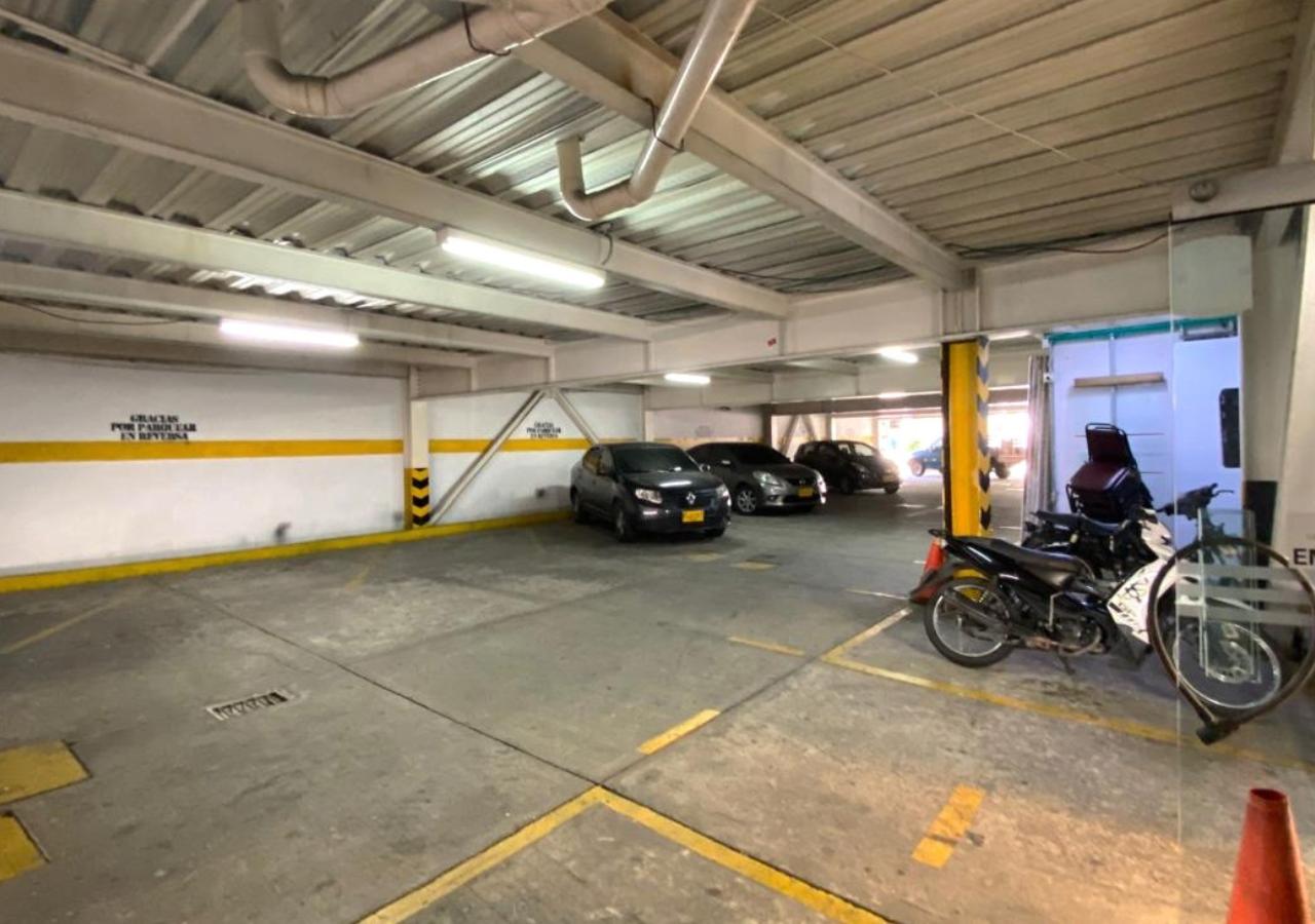 Estacionamiento TAMA Hotel Granada Real Cali