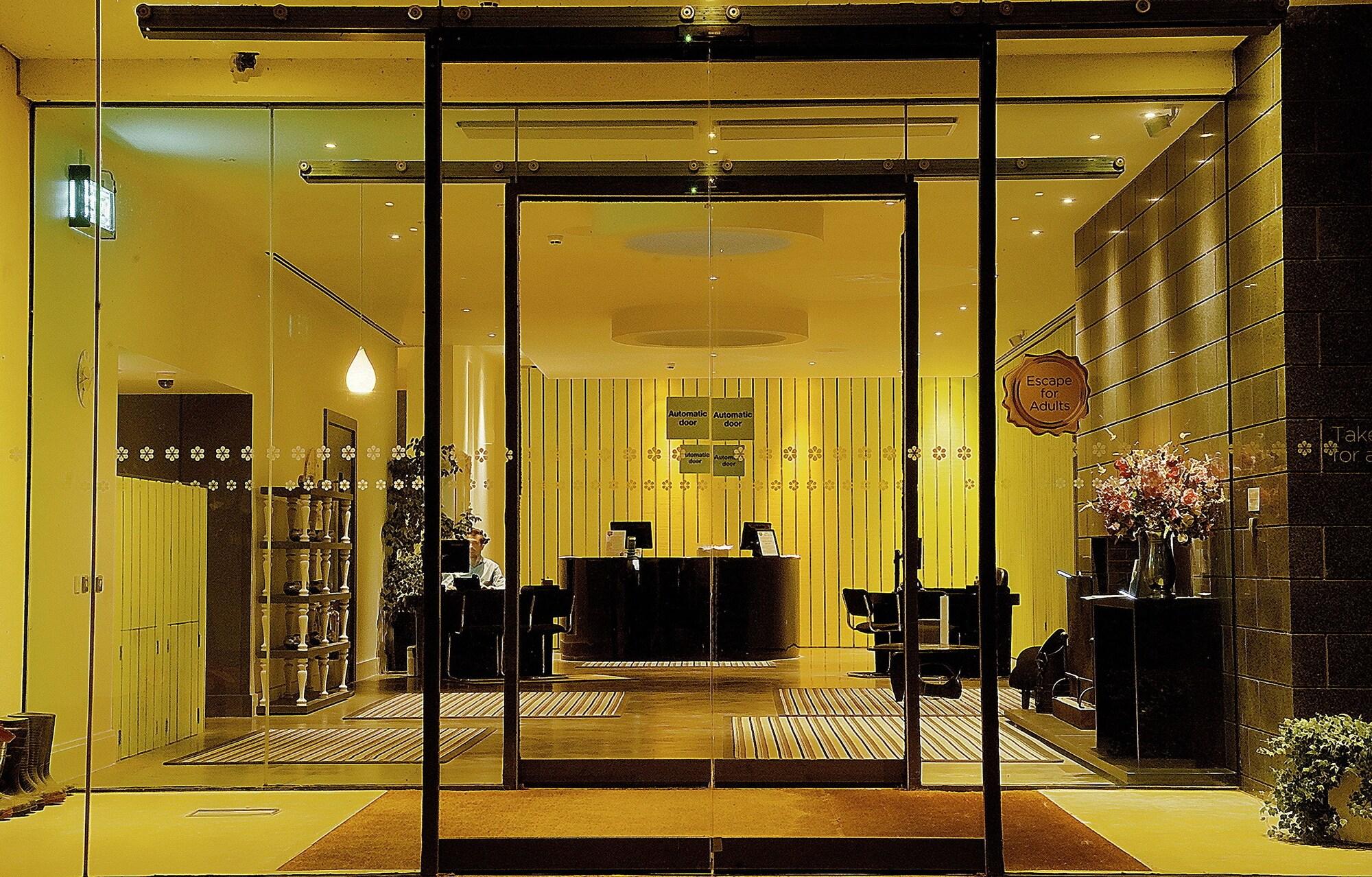 Vista Lobby Lifehouse Spa & Hotel