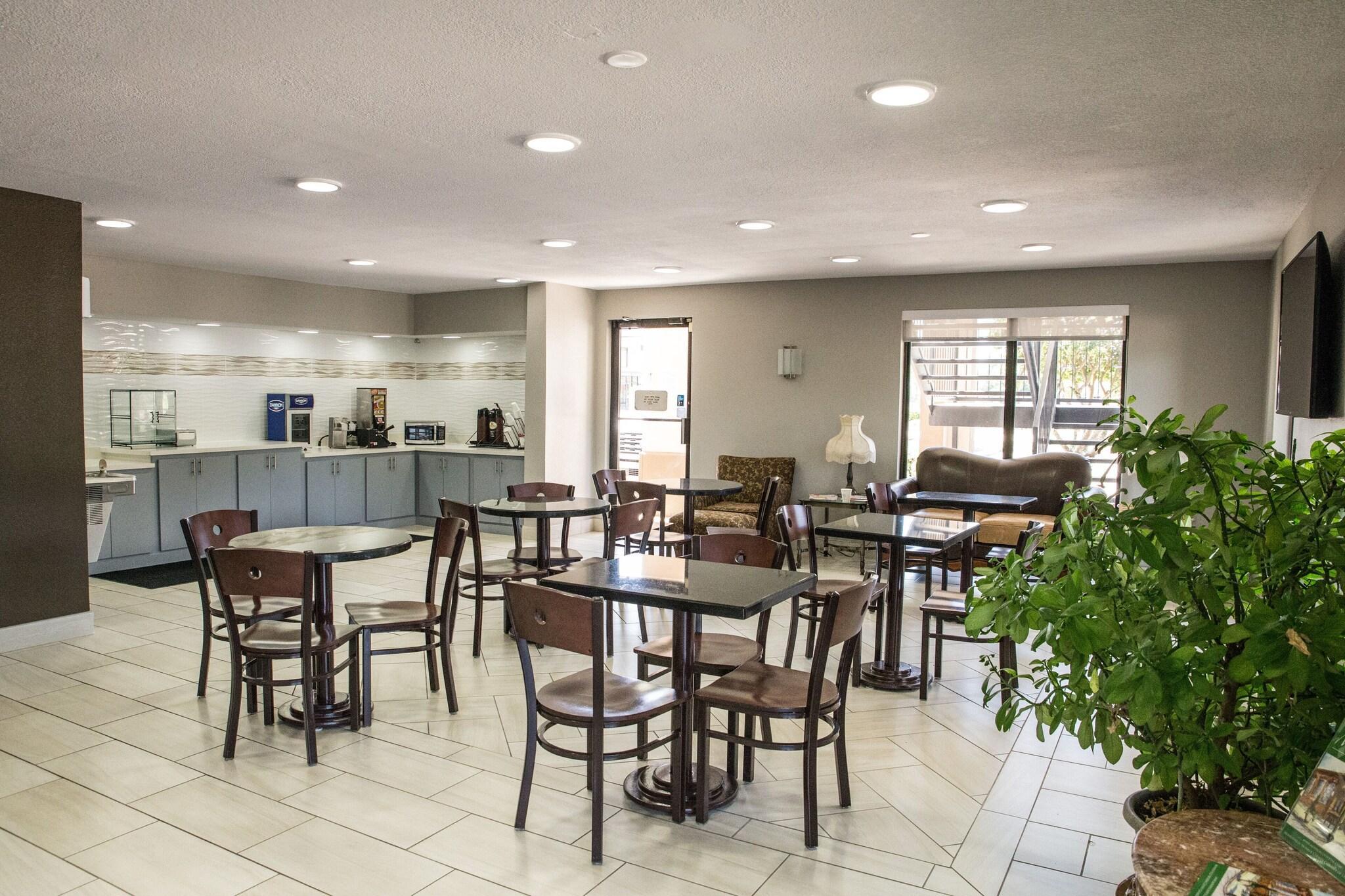 Restaurant Mockingbird Inn & Suites