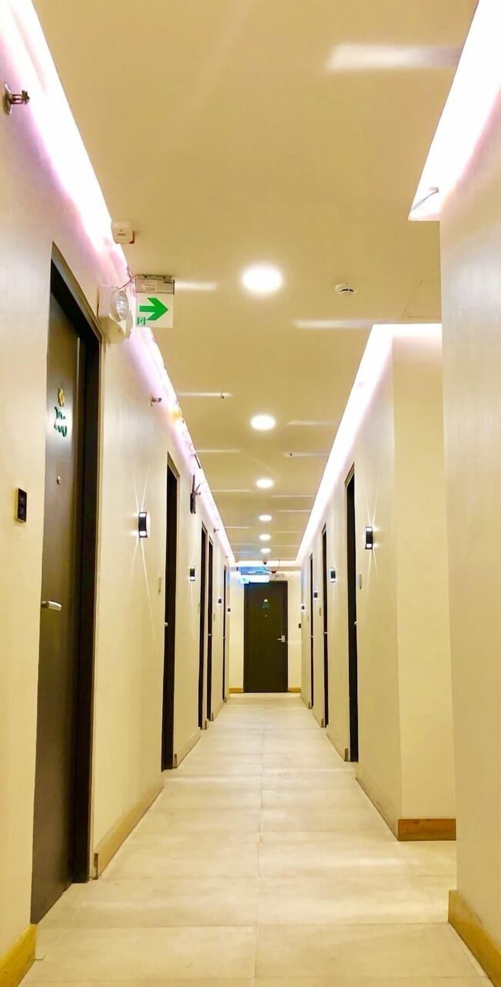 Varios Two Seasons Executive Suites