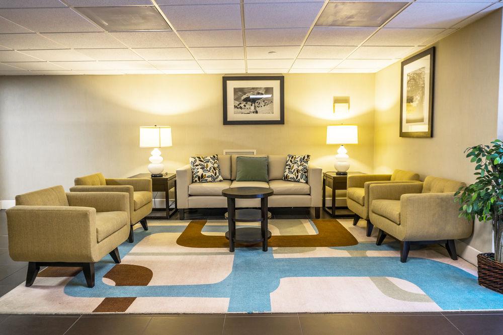 Vista Lobby Holiday Inn & Suites Across From Universal Orlando by IHG