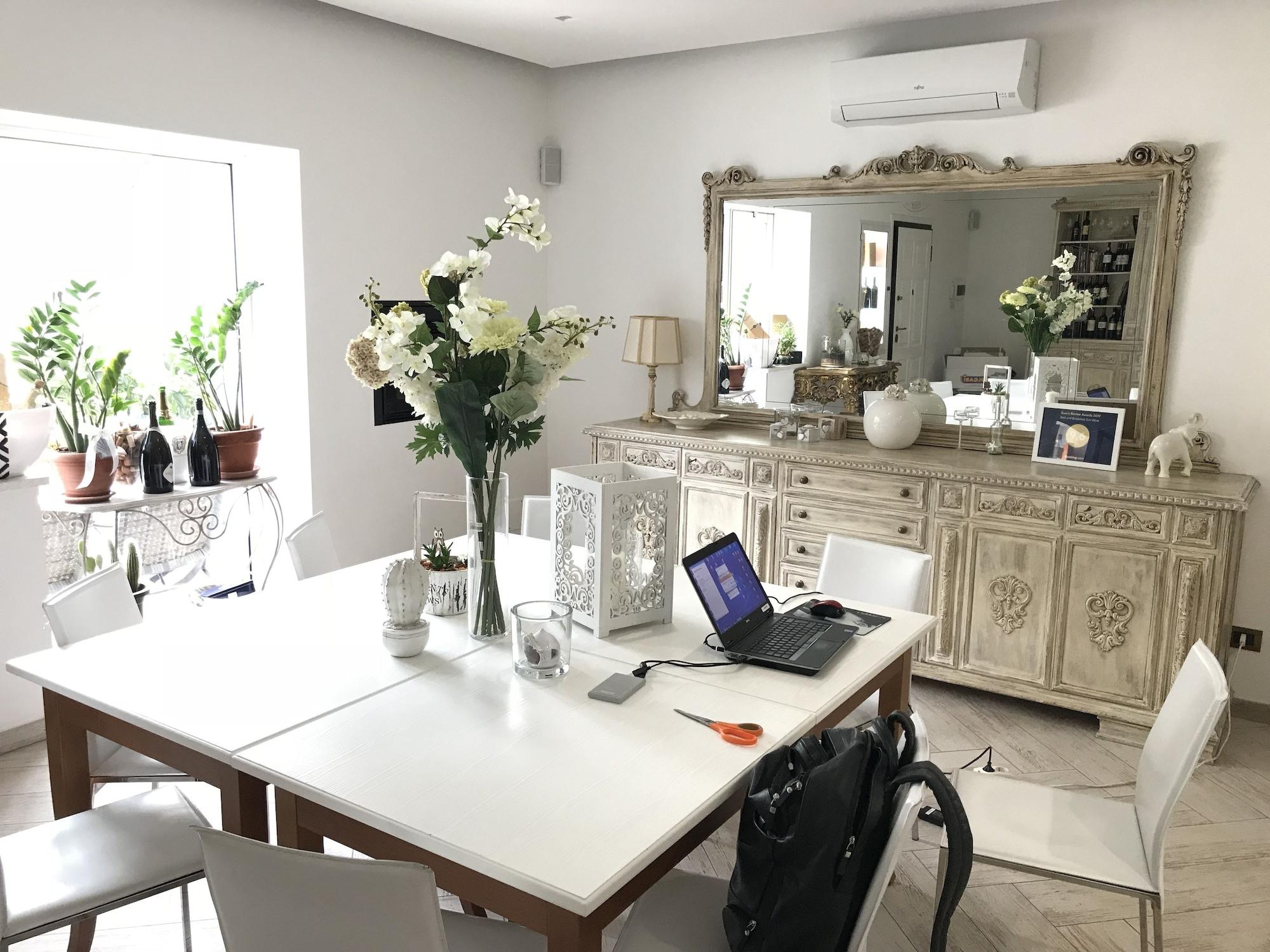 Vista Lobby SunWine Bed & Breakfast