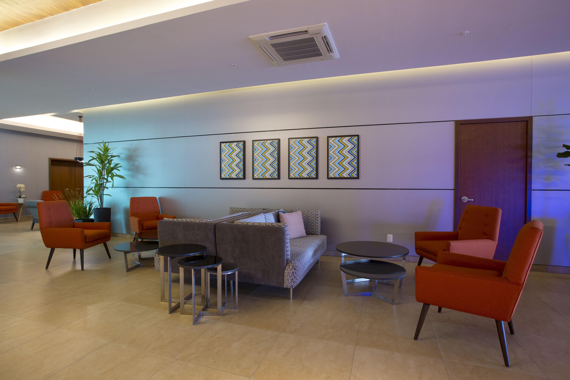 Vista Exterior Holiday Inn Express Mérida by IHG