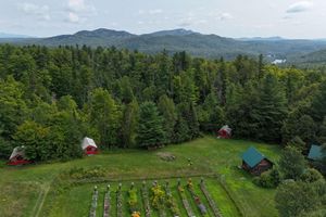 Alquiler Vacacional - GLAMP BERNICE ON BEAUTIFUL ADIRONDACK HOBBY FARM