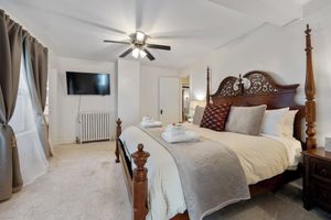 Alquiler Vacacional - - Fully-Equipped Condo - King Bed - Massive yard -