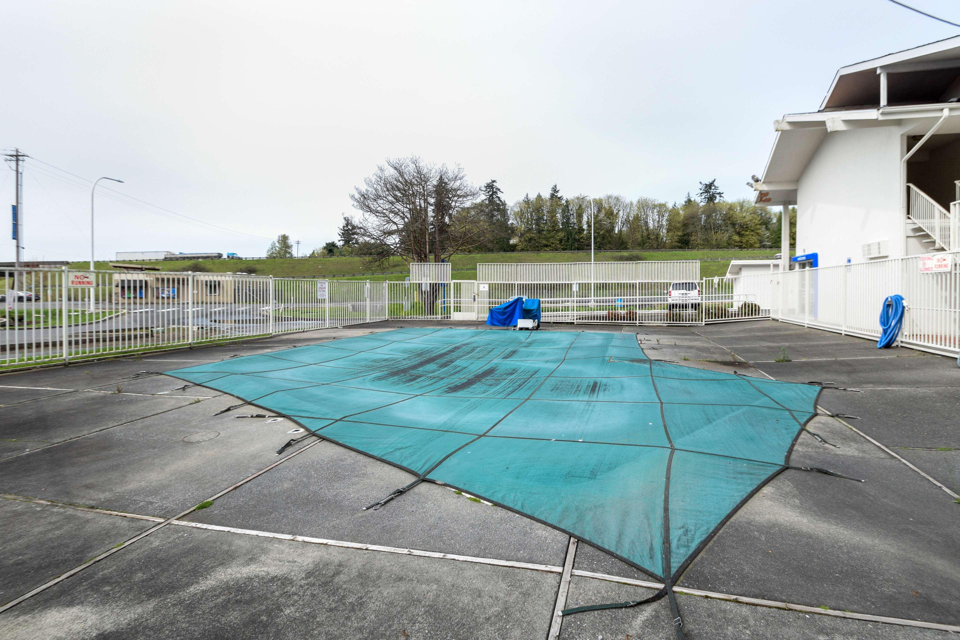 Vista Piscina Motel 6 Kelso - Mt. St. Helens