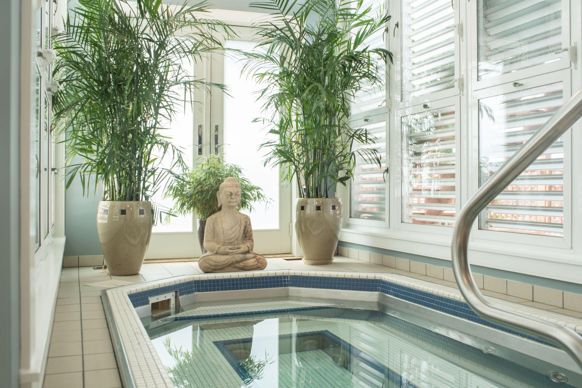 Spa 8 Dyer Hotel