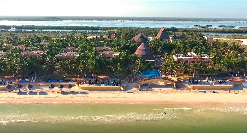 Vista Exterior Reef Yucatan All Inclusive Hotel and Convention Center