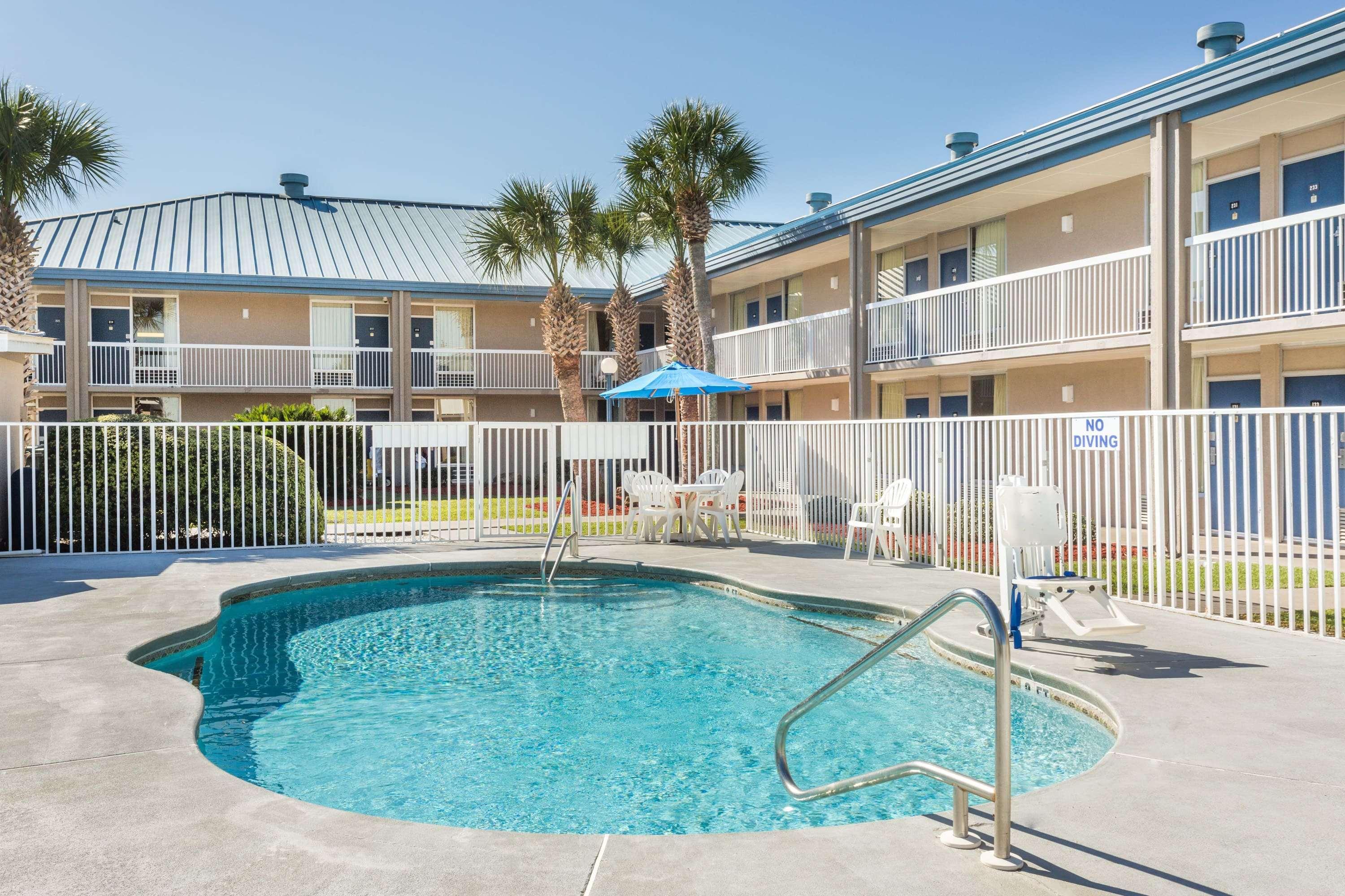 Vista Piscina Days Inn by Wyndham Adel I-75