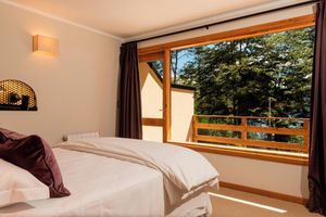 Alquiler Vacacional - Tremendous 8-bedroom bed & breakfast in Villa La Angostura.   Vistas al lago.