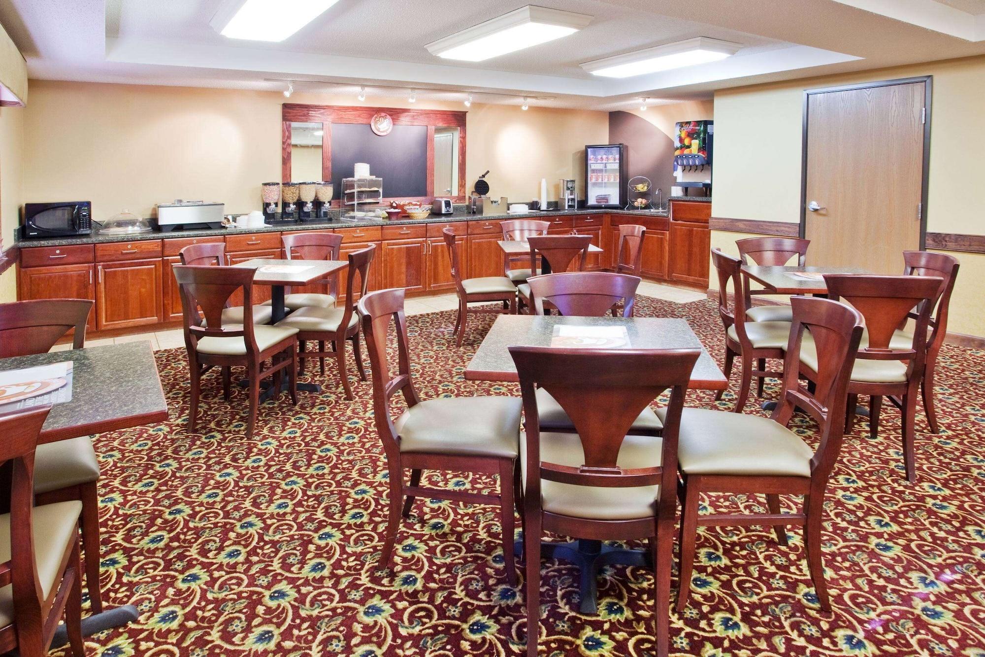 Restaurant AmericInn by Wyndham Boiling Springs Near Gardner Webb U