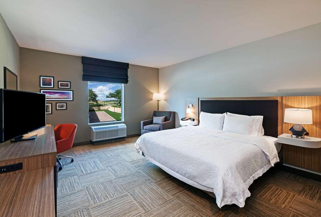 Vista Exterior Hampton Inn Bulverde Texas Hill Country