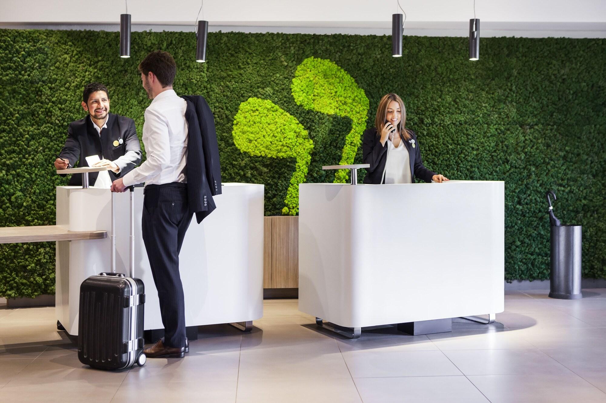 Vista Lobby Novotel Saint-Quentin en Yvelines
