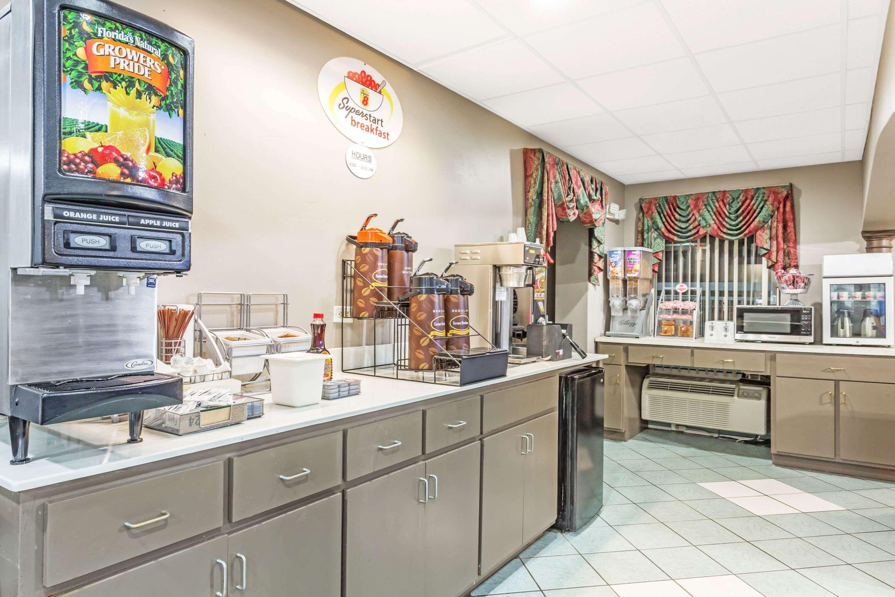 Restaurant Super 8 by Wyndham Marianna