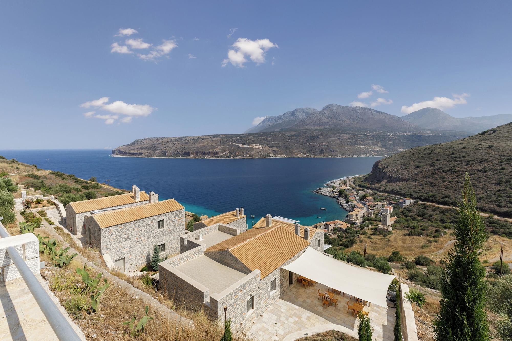 Varios Trapela Limeni Luxury Suites