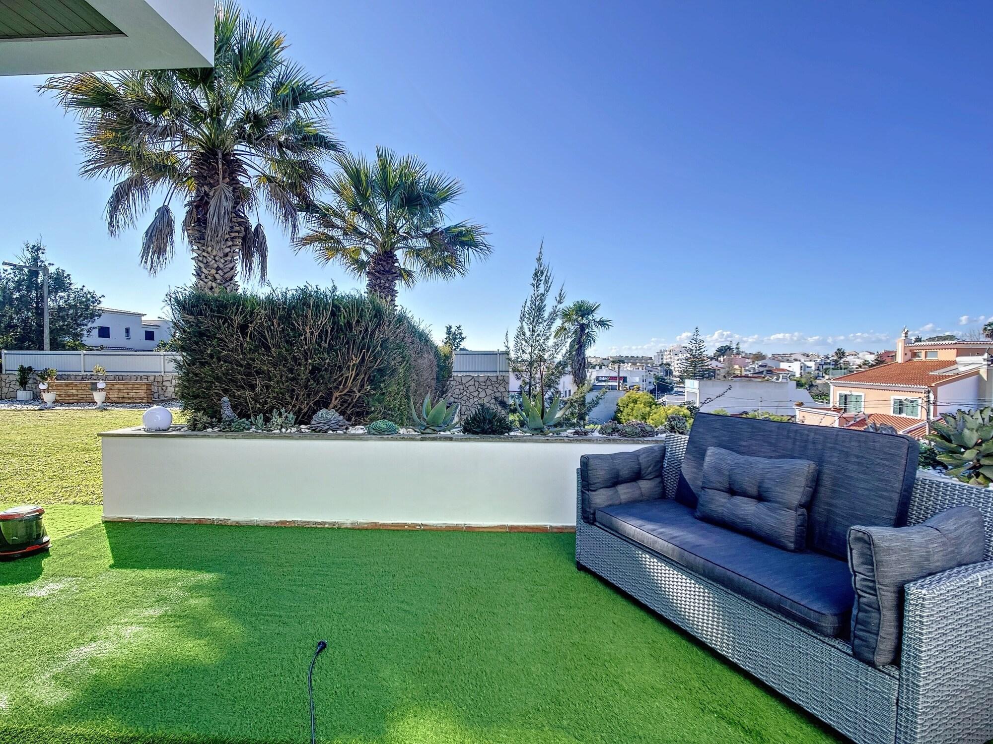 Vista Exterior Aparts & Suites summer cascade Alvor