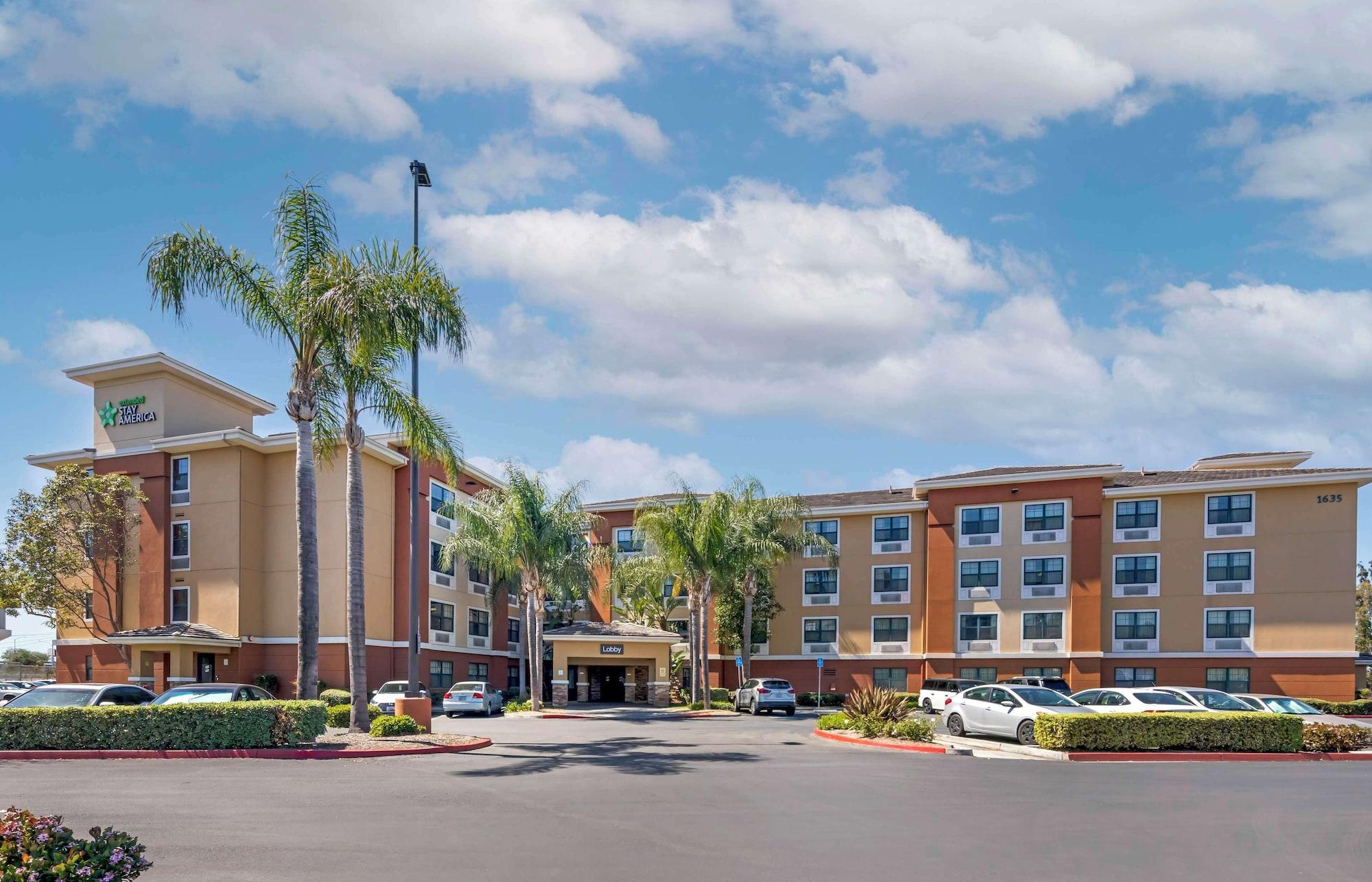 Vista Exterior Extended Stay America Suites Orange County Katella Ave