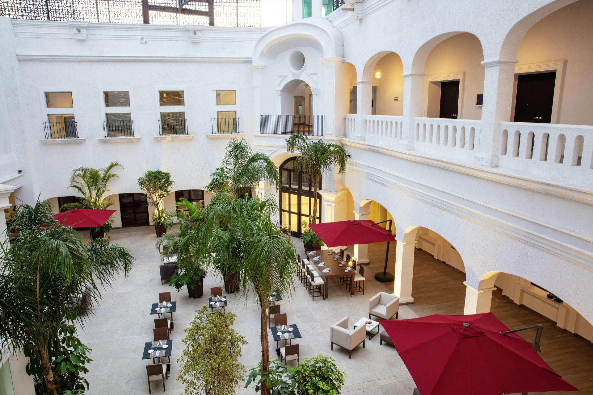 Lobby view DoubleTree by Hilton Toluca