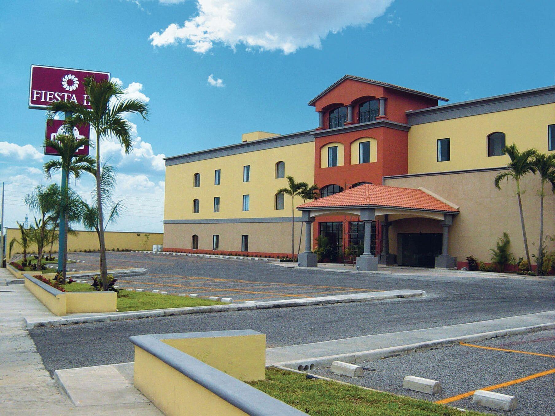 Vista Exterior Fiesta Inn Colima