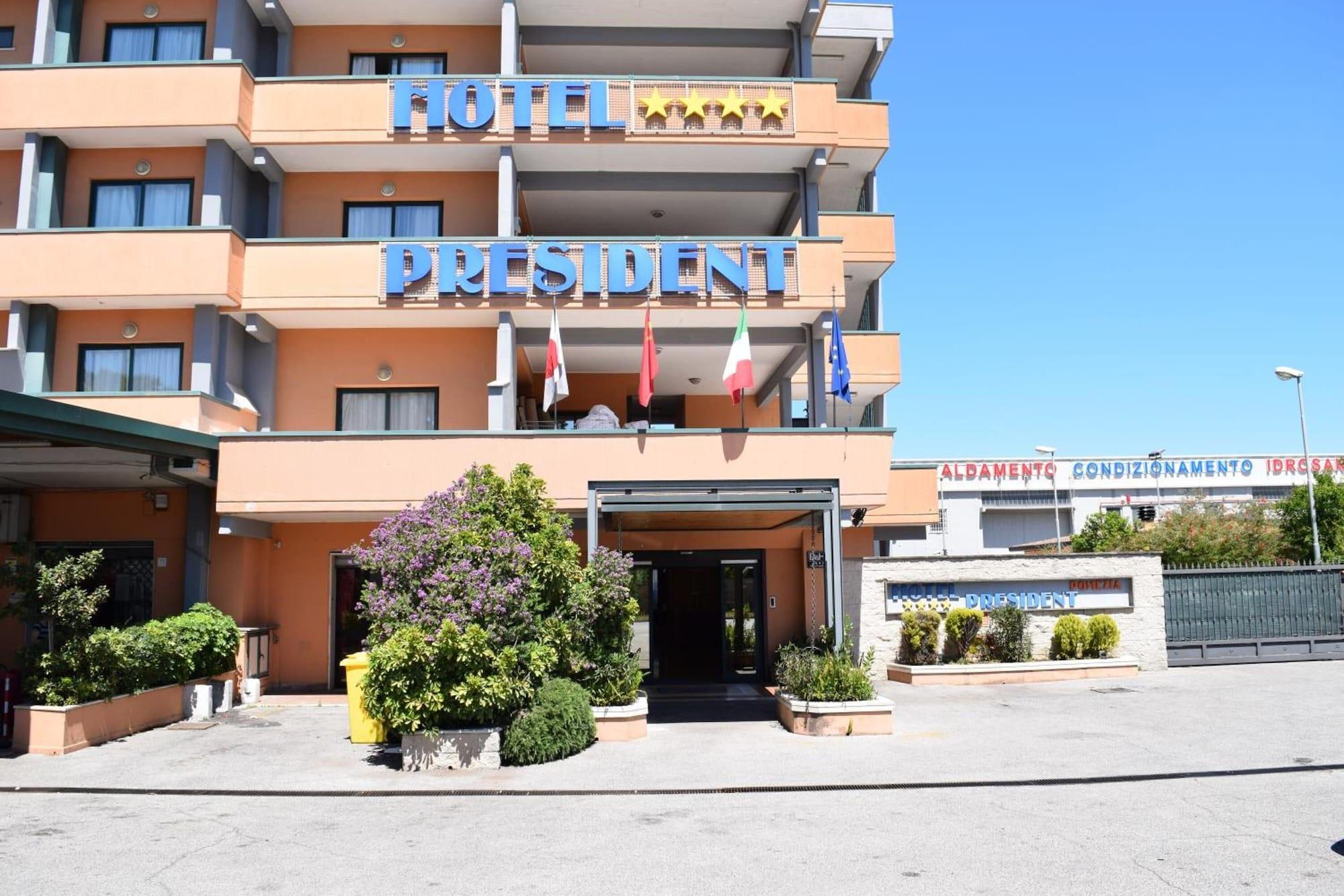 Vista Exterior Hotel President Pomezia