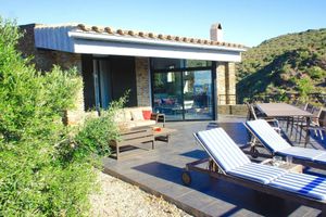 Alquiler Vacacional - A charming family home with private pool in Cadaques with sea views.