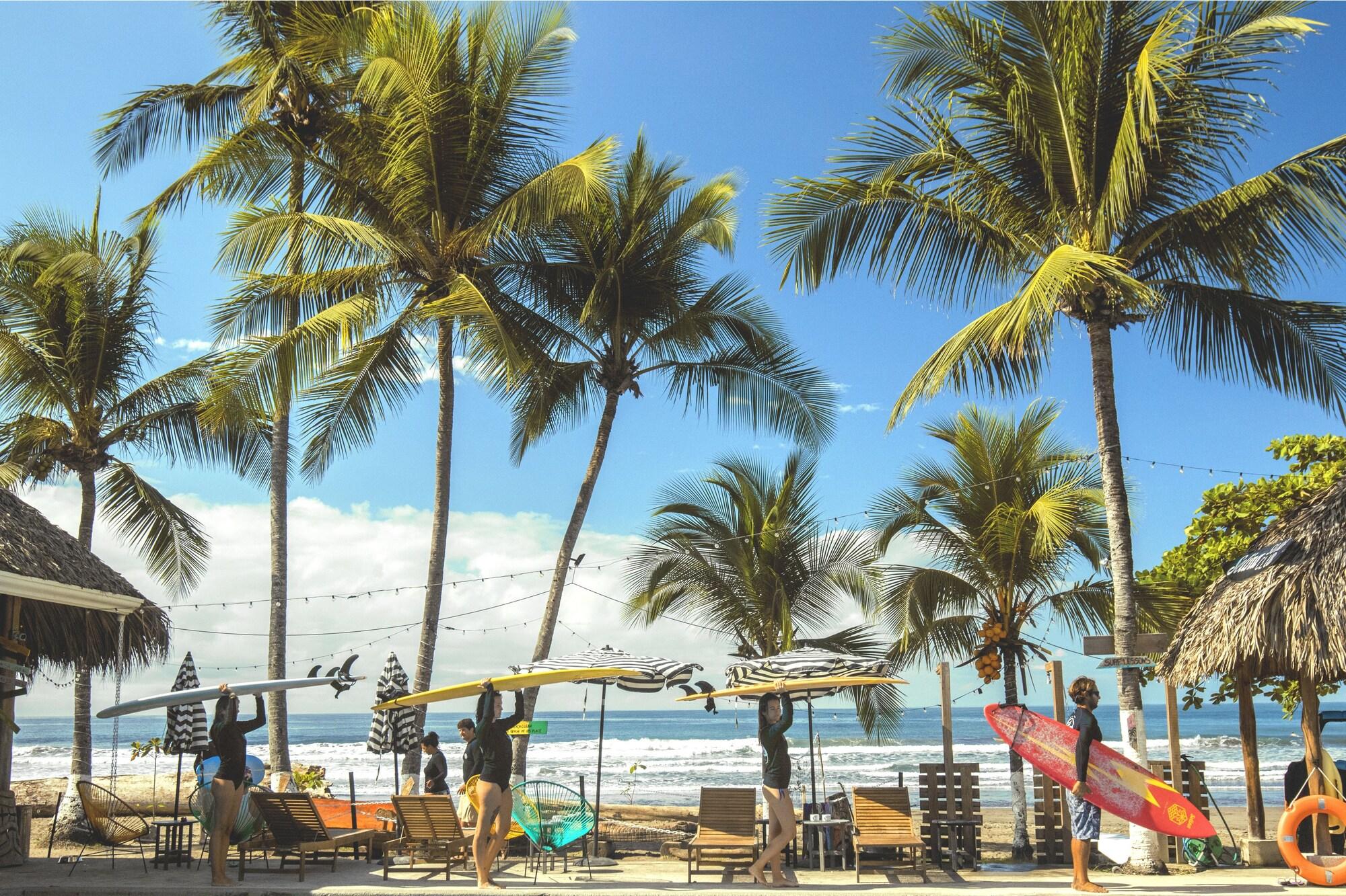 Instalaciones Recreativas Jaco Surf Camps by Selina Surf Club - Hostel