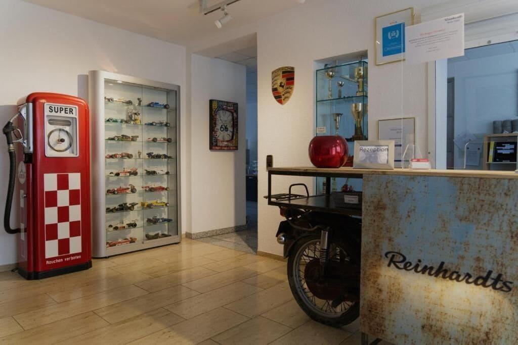 Vista Lobby Reinhardts Garni Automobilia Hotel