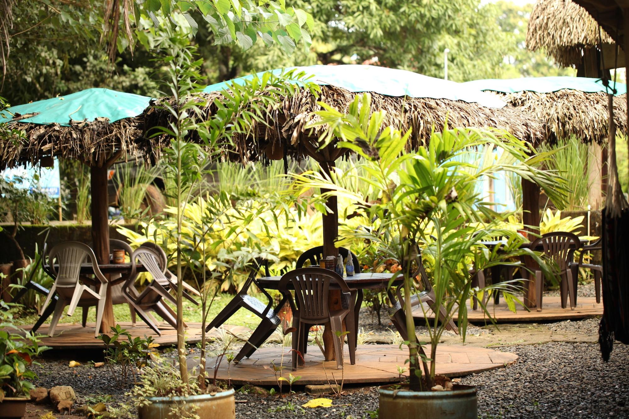 Restaurant Tiki Lodge Bar & Restaurant - Hostel