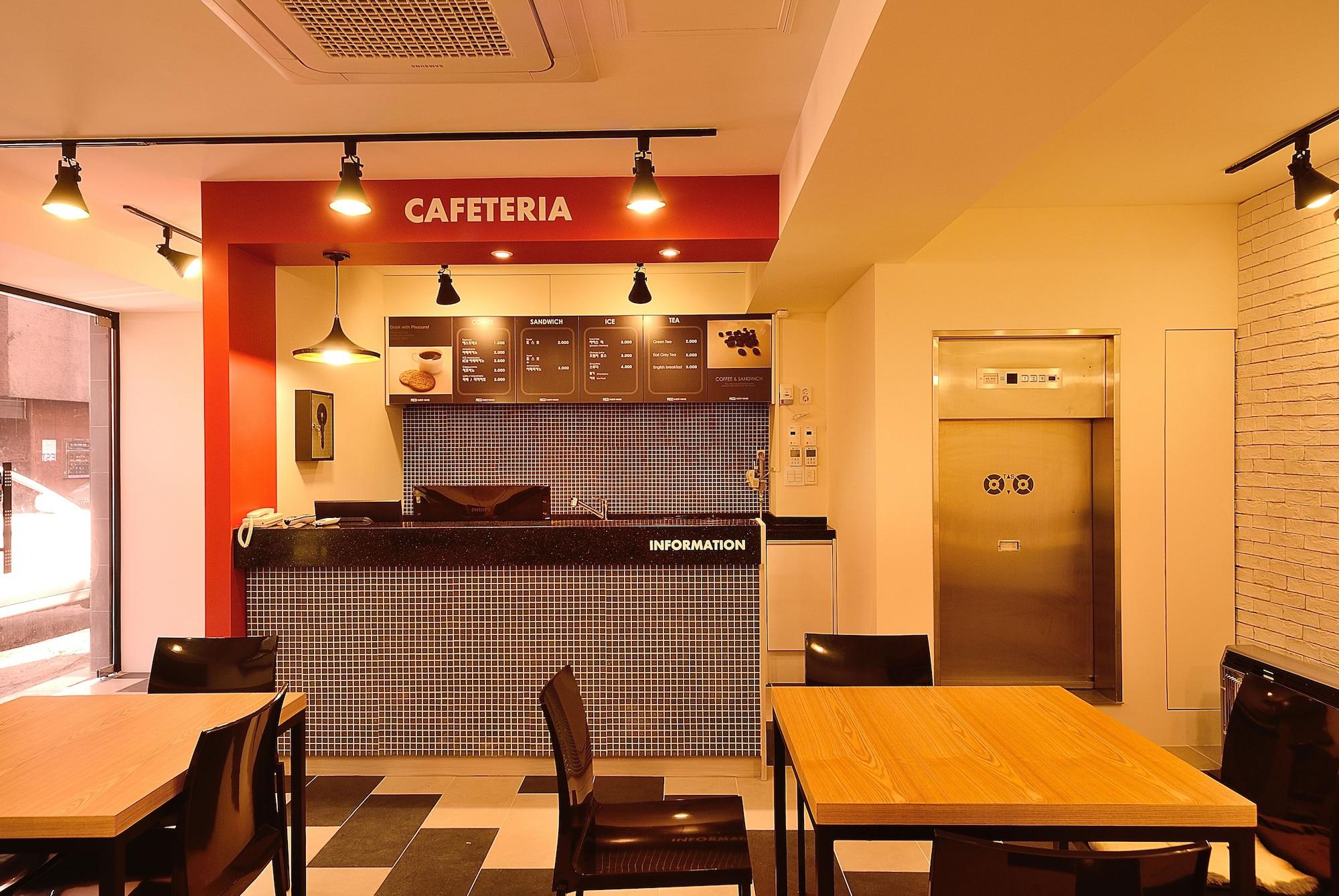 Bar/Salón Red Guest House