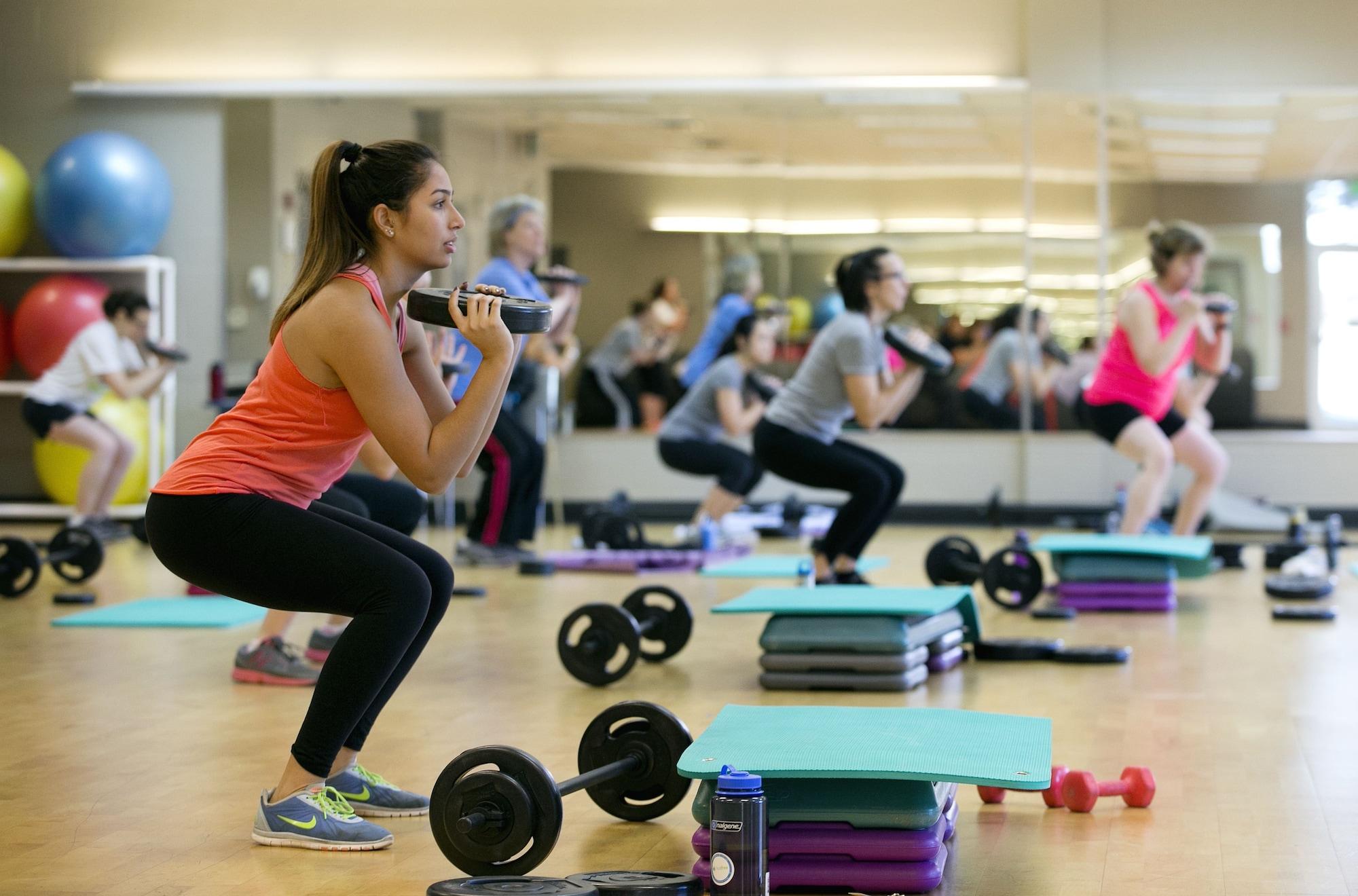 Gimnasio East Bay Suites