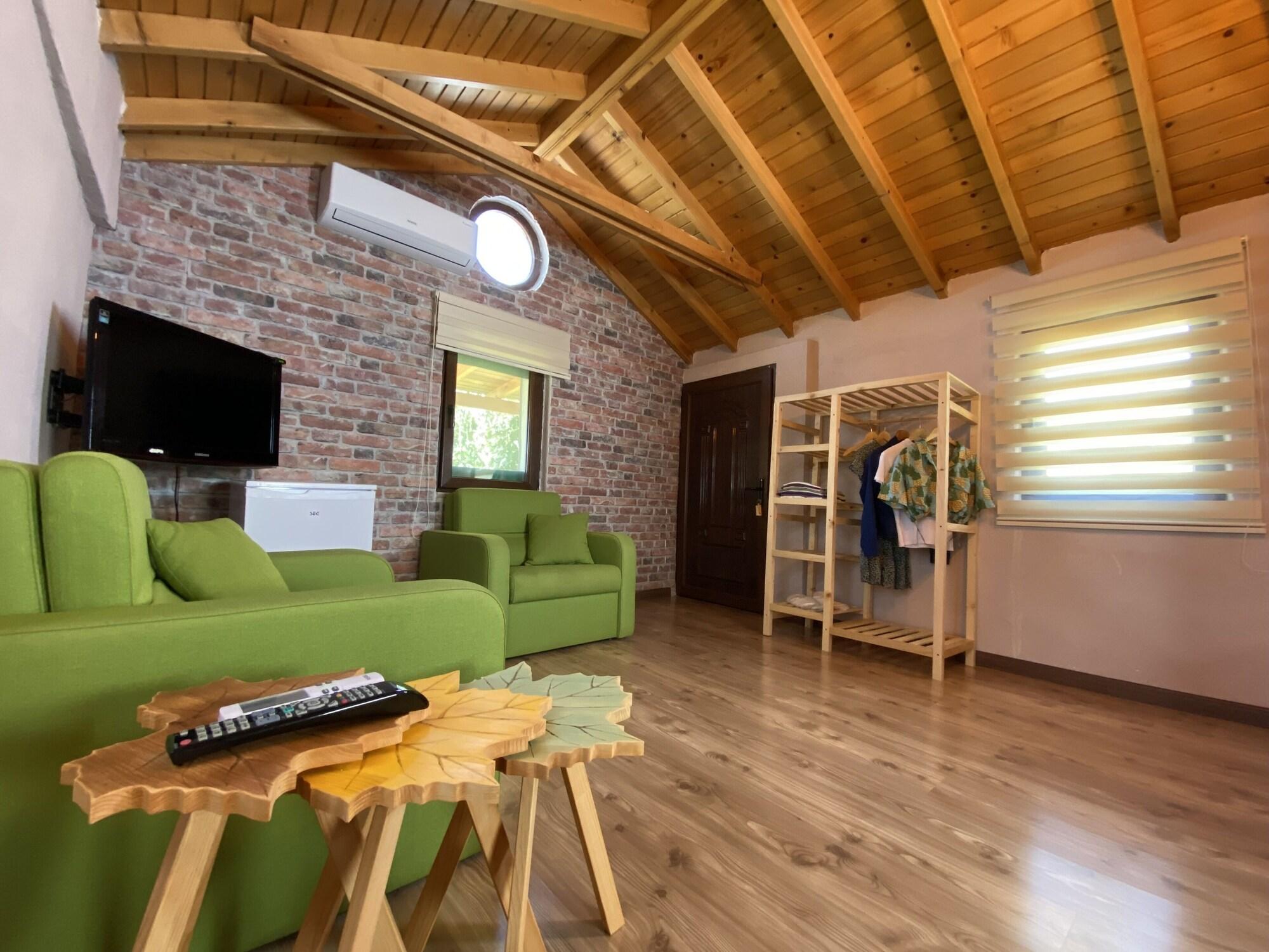 Varios Bagban Bozcaada