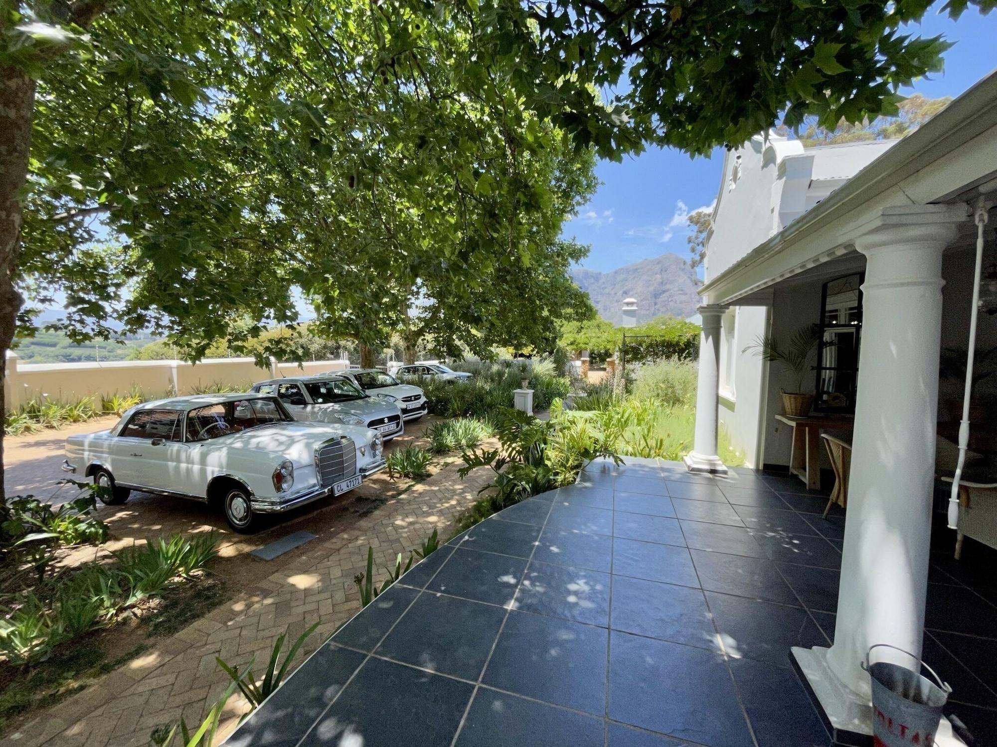 Varios Banhoek Corner Guesthouse