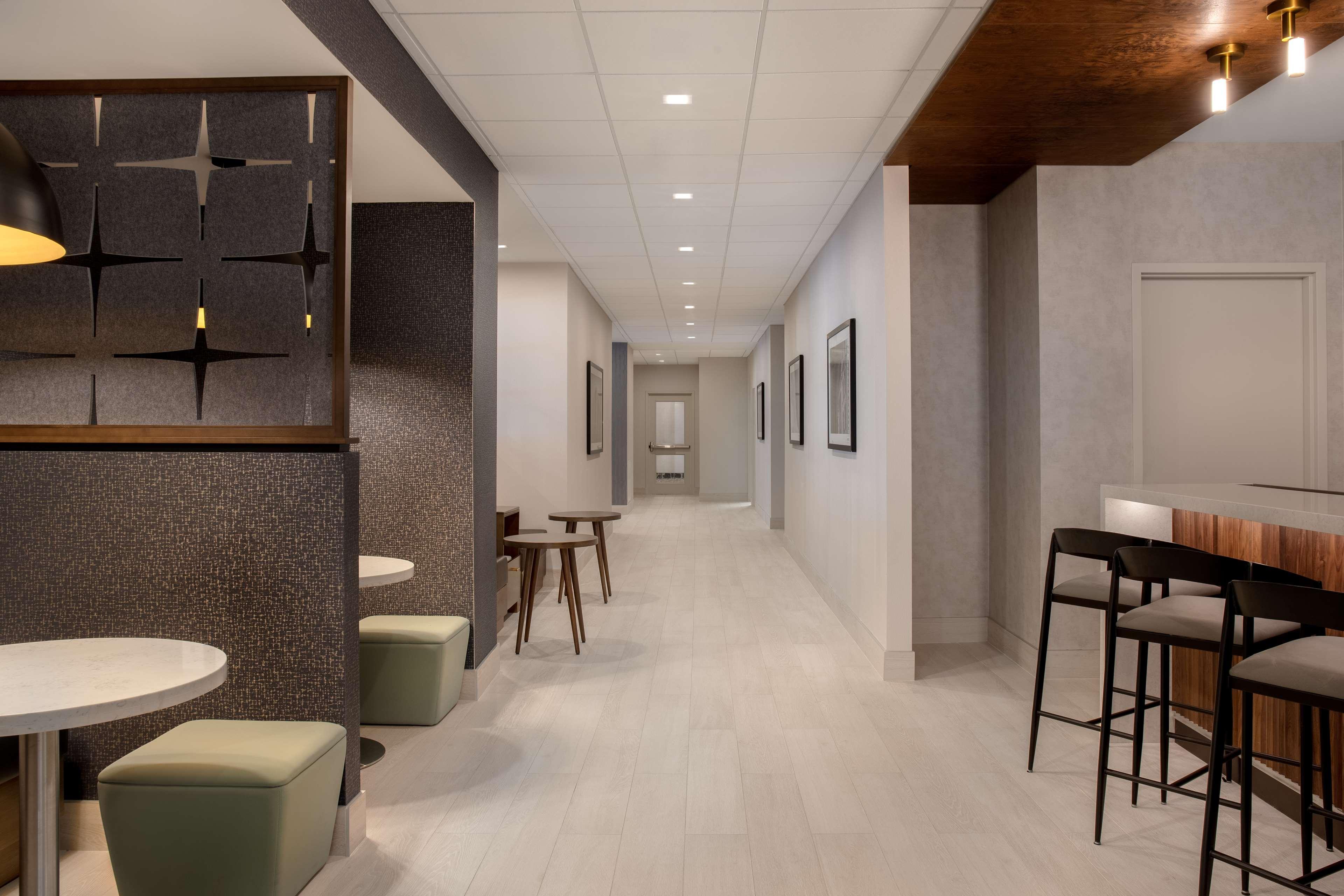 Bar/Salón Hampton Inn by Hilton Winnipeg Downtown