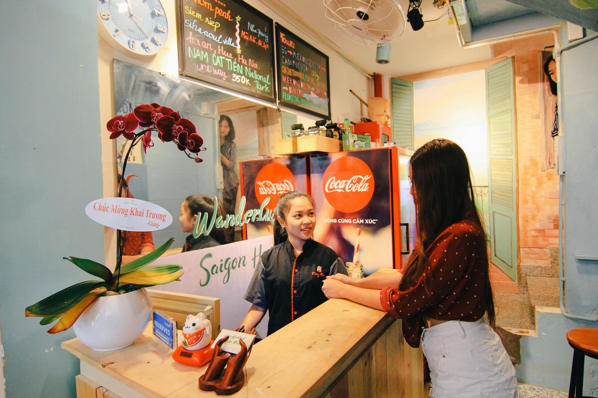 Varios Wanderlust Saigon Hostel