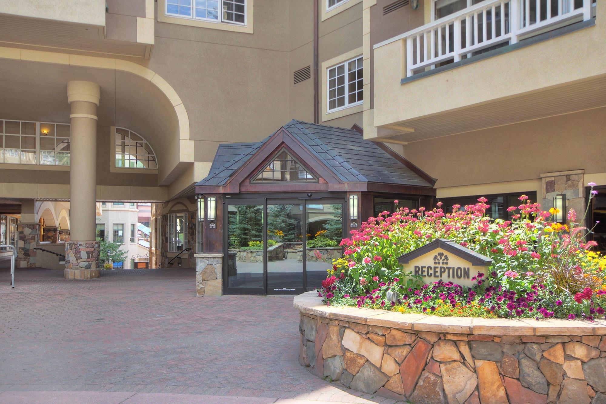 Vista Exterior St James Place Resort