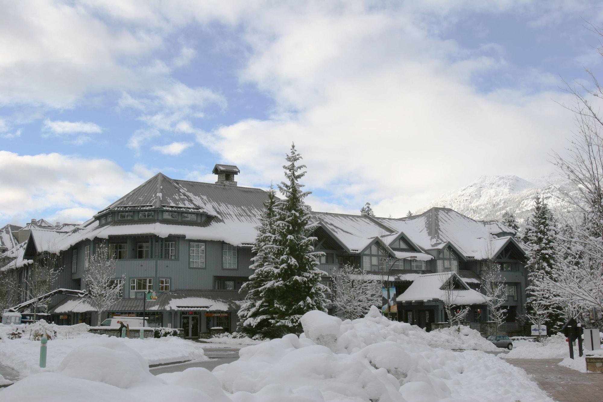 Vista Exterior Glacier Lodge